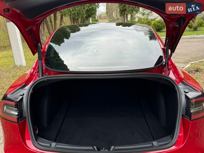 Седан Tesla Model 3 2021 в Ровно