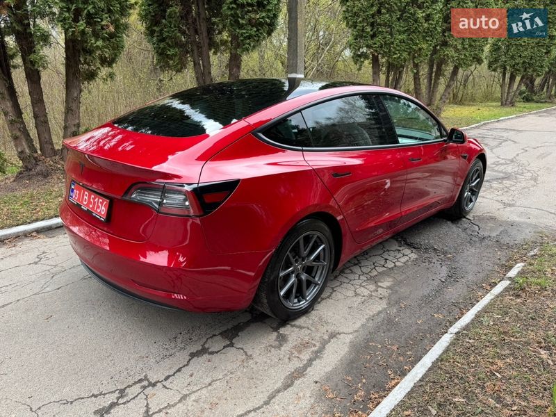 Седан Tesla Model 3 2021 в Ровно