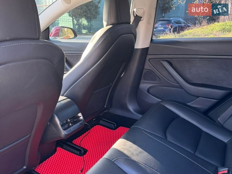Седан Tesla Model 3 2018 в Києві