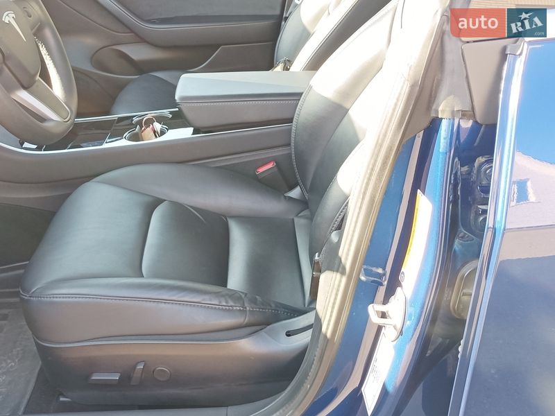 Седан Tesla Model 3 2019 в Киеве
