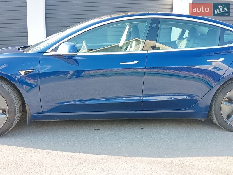 Седан Tesla Model 3 2019 в Киеве