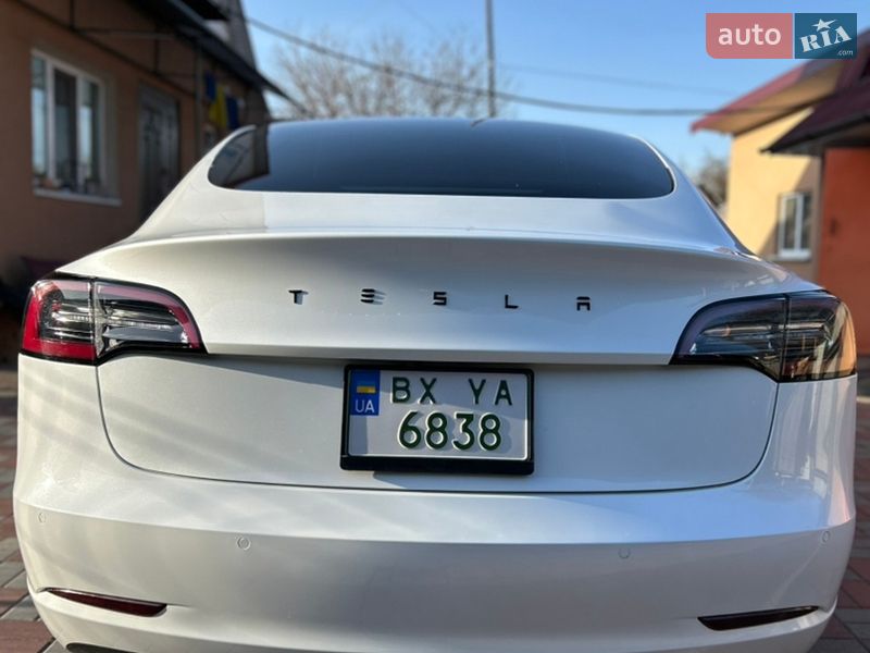 Седан Tesla Model 3 2021 в Хмельницком