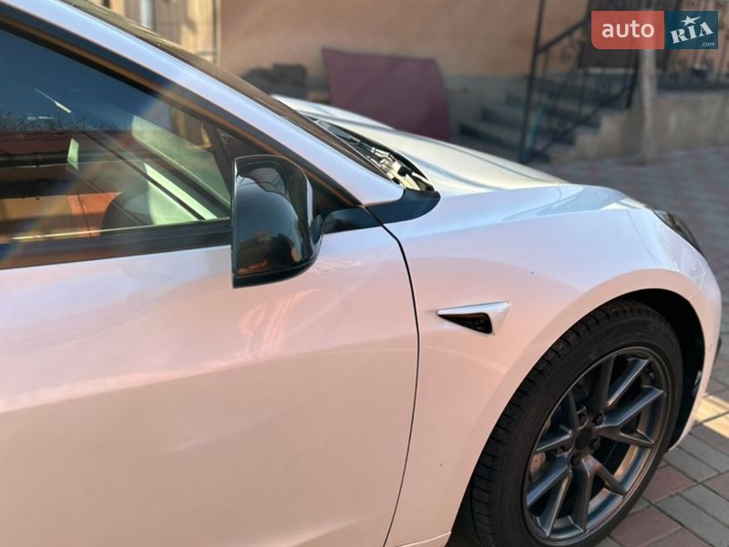 Седан Tesla Model 3 2021 в Хмельницком