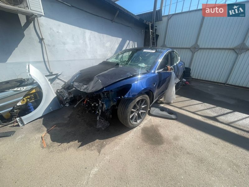 Седан Tesla Model 3 2019 в Одессе