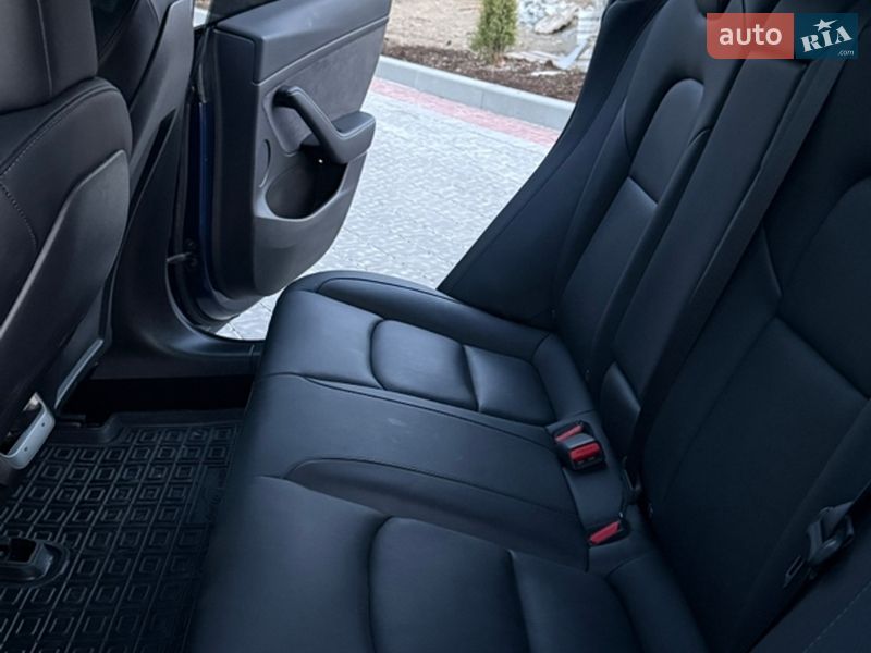 Седан Tesla Model 3 2022 в Ивано-Франковске