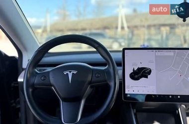 Седан Tesla Model 3 2019 в Львові