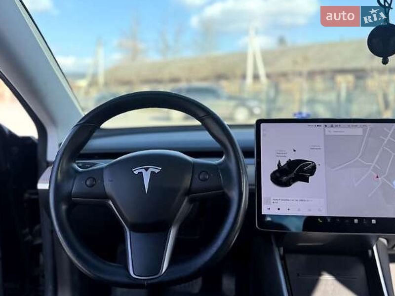 Седан Tesla Model 3 2019 в Львові