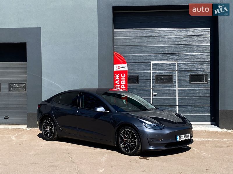 Седан Tesla Model 3 2018 в Києві