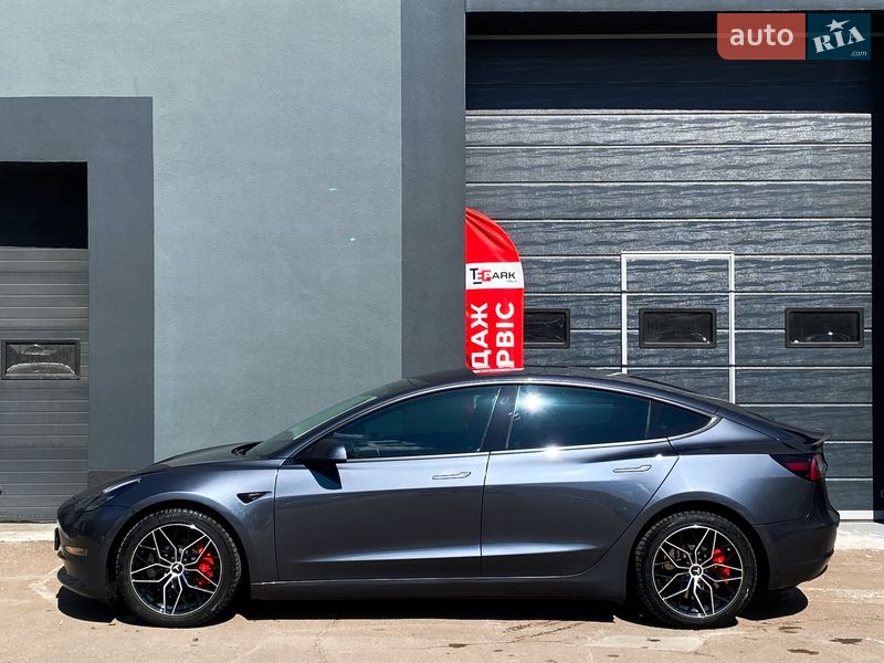 Седан Tesla Model 3 2018 в Києві