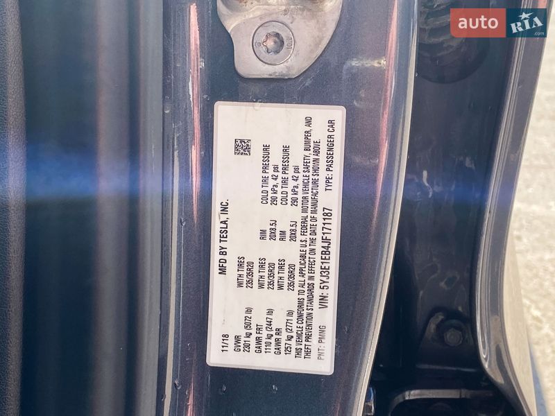 Седан Tesla Model 3 2018 в Києві