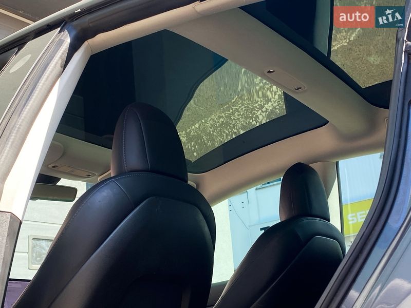 Седан Tesla Model 3 2018 в Києві