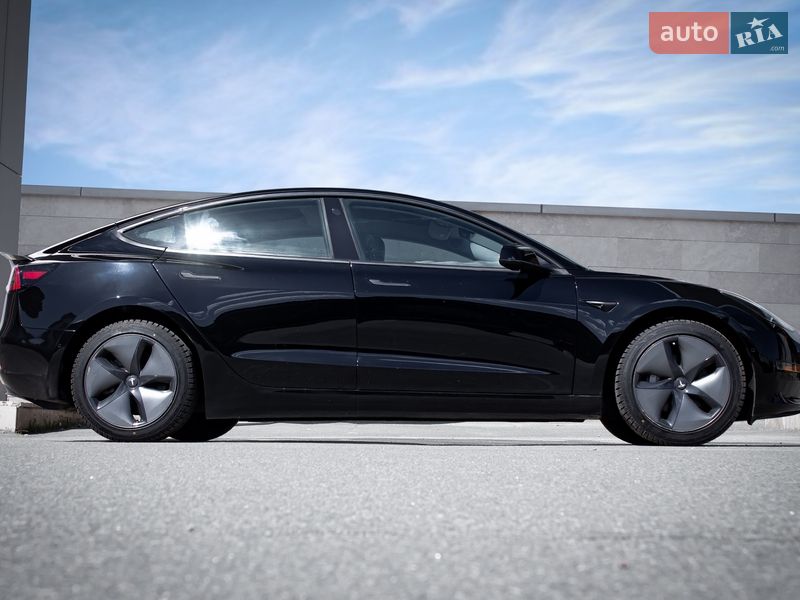 Седан Tesla Model 3 2018 в Киеве