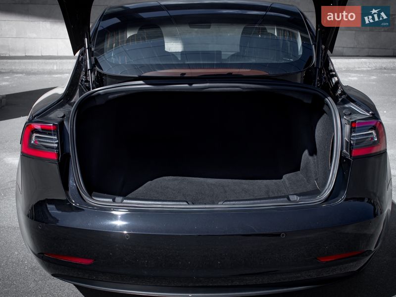 Седан Tesla Model 3 2018 в Киеве