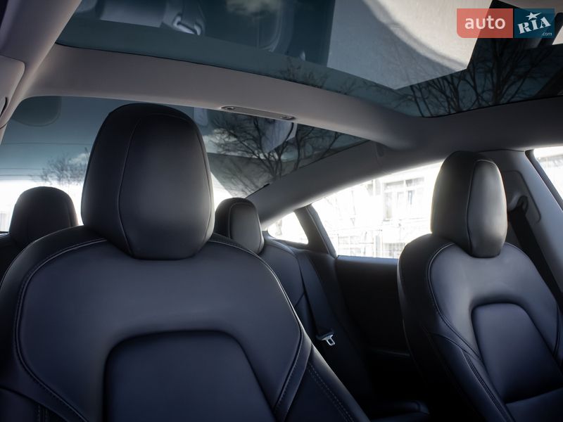 Седан Tesla Model 3 2018 в Киеве