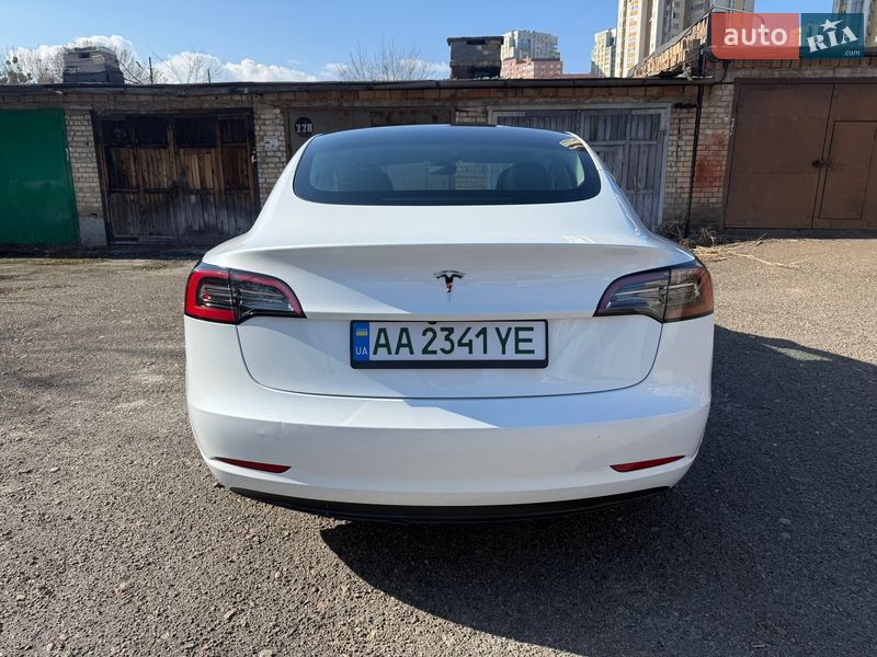 Седан Tesla Model 3 2023 в Києві
