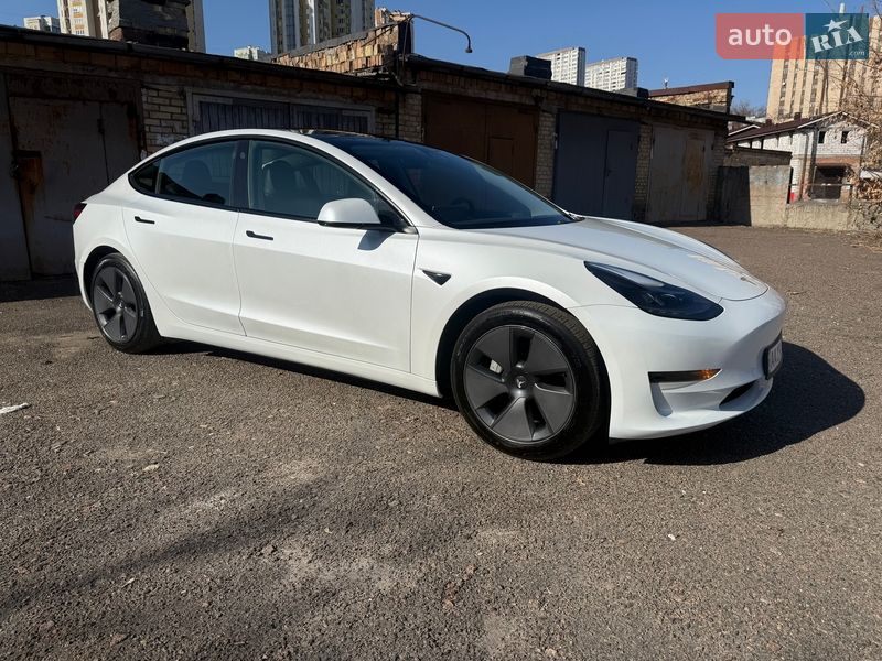 Седан Tesla Model 3 2023 в Києві