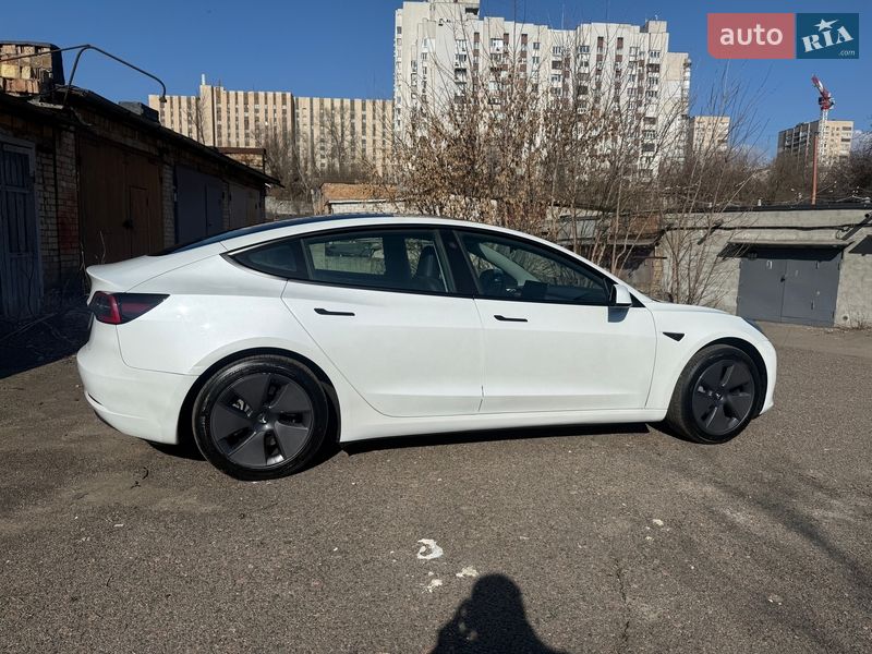 Седан Tesla Model 3 2023 в Києві