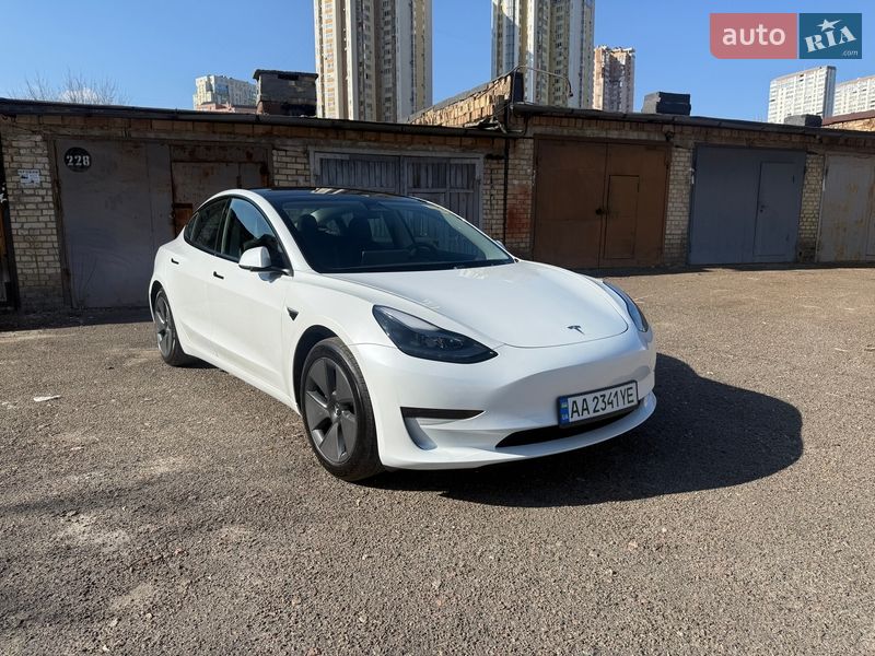 Седан Tesla Model 3 2023 в Києві