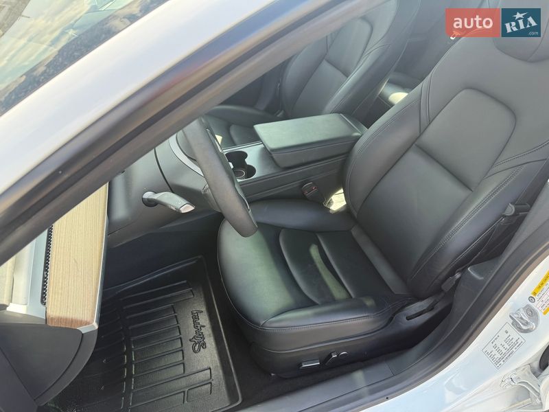 Седан Tesla Model 3 2023 в Києві