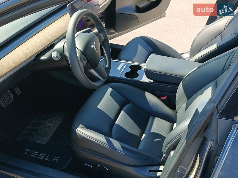Седан Tesla Model 3 2023 в Кропивницком