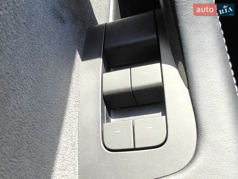 Седан Tesla Model 3 2023 в Кропивницком