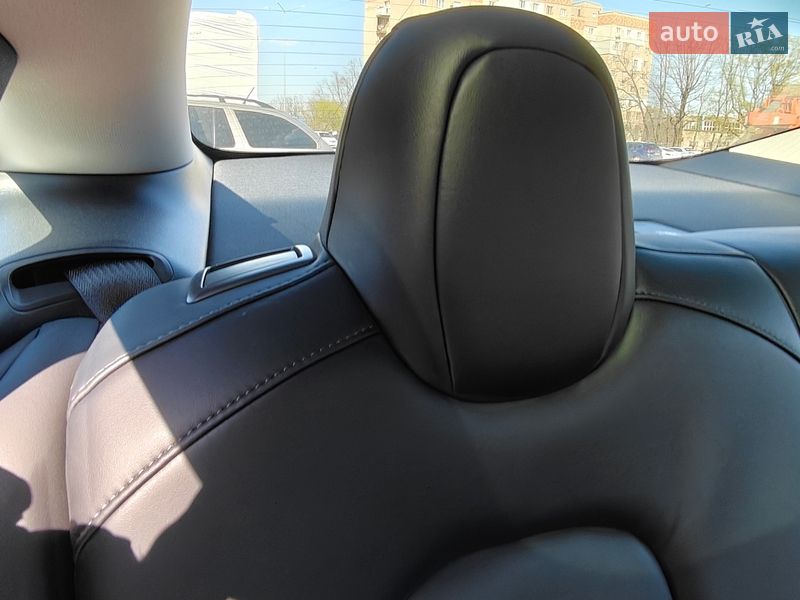 Седан Tesla Model 3 2023 в Кропивницком