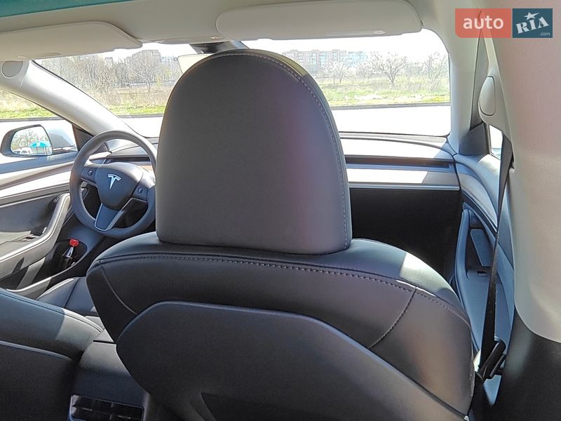 Седан Tesla Model 3 2023 в Кропивницком