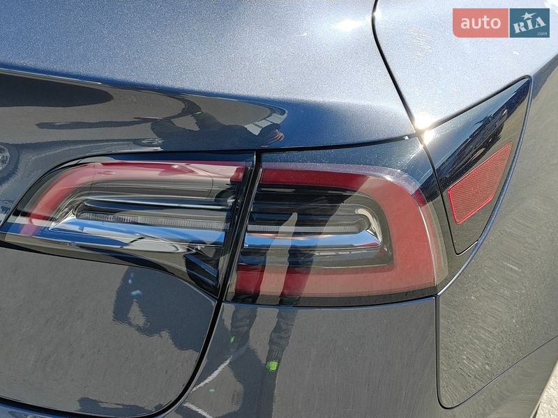 Седан Tesla Model 3 2023 в Кропивницком