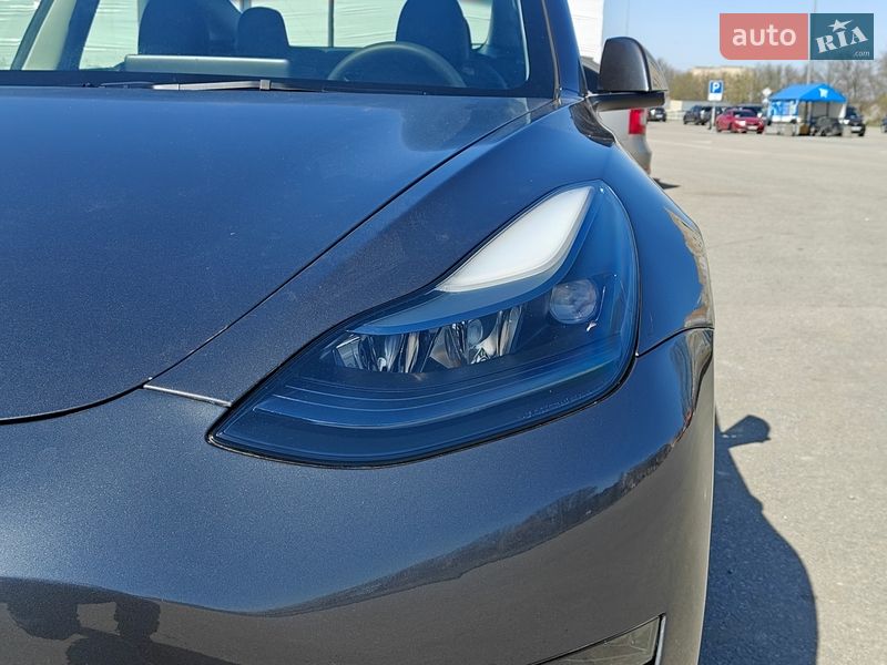 Седан Tesla Model 3 2023 в Кропивницком