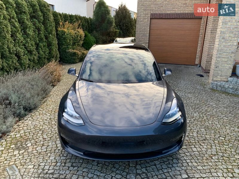 Седан Tesla Model 3 2020 в Тернополе