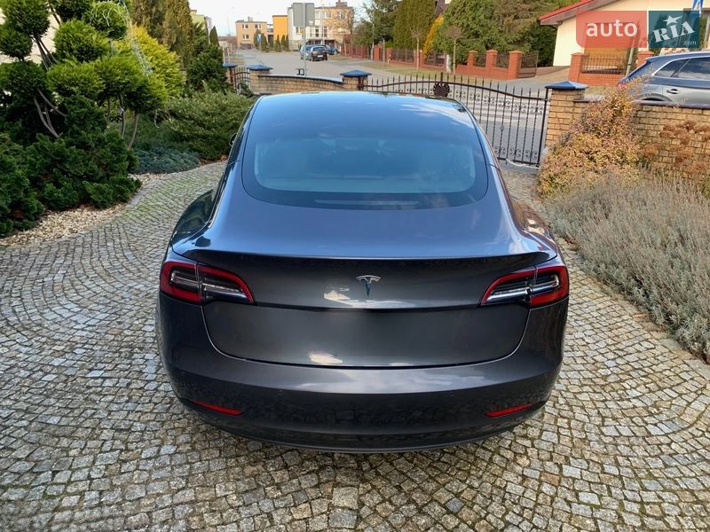 Седан Tesla Model 3 2020 в Тернополе