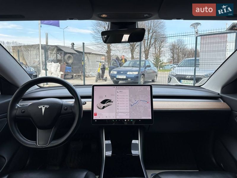 Седан Tesla Model 3 2018 в Виннице