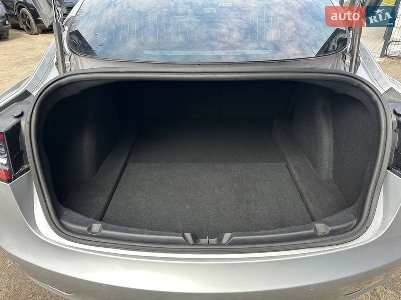 Седан Tesla Model 3 2018 в Виннице