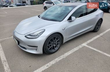 Седан Tesla Model 3 2018 в Львові