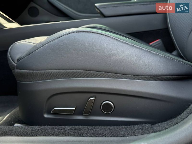 Седан Tesla Model 3 2024 в Рівному