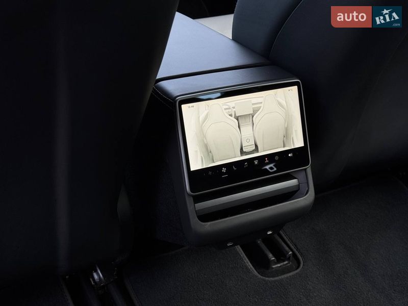 Седан Tesla Model 3 2024 в Рівному