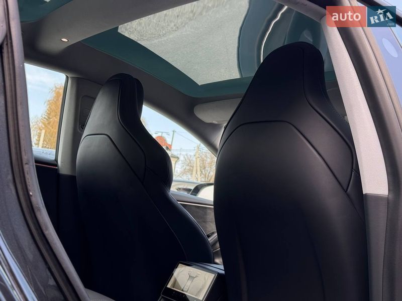 Седан Tesla Model 3 2024 в Рівному