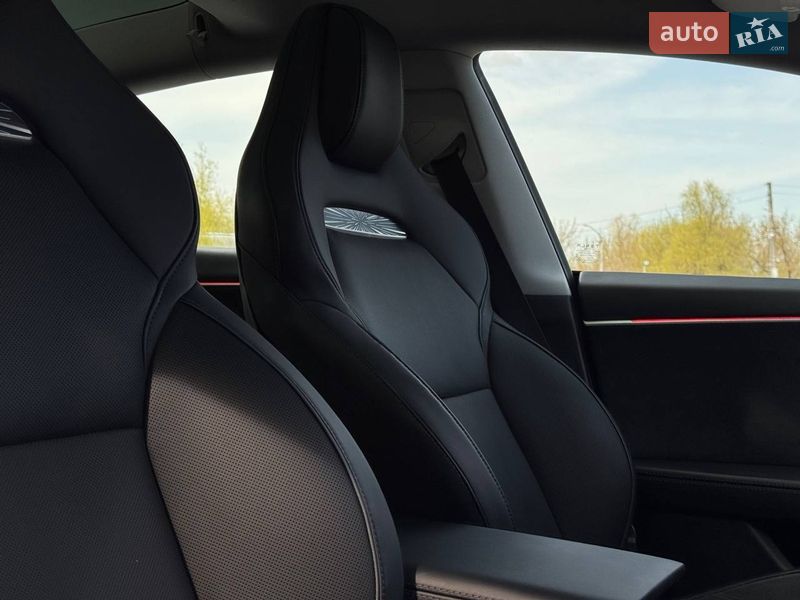 Седан Tesla Model 3 2024 в Рівному