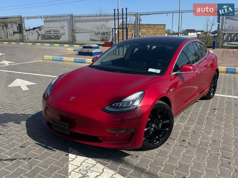 Седан Tesla Model 3 2018 в Черноморске