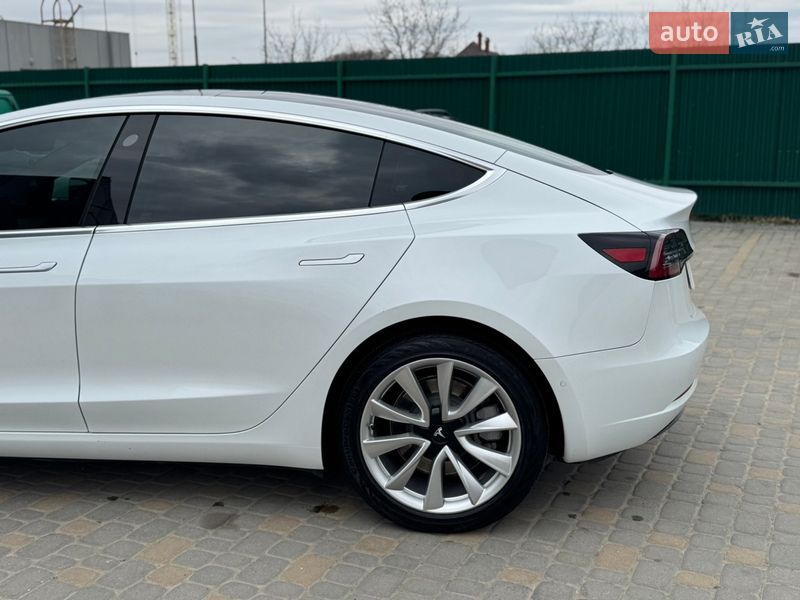 Седан Tesla Model 3 2019 в Самборе