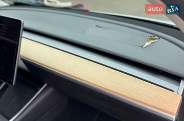 Седан Tesla Model 3 2019 в Самборі