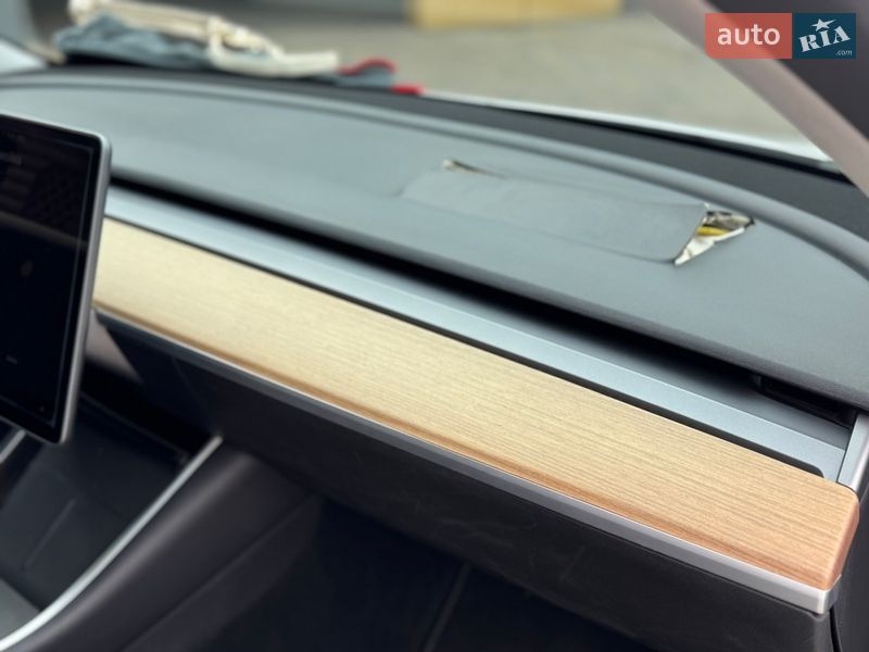 Седан Tesla Model 3 2019 в Самборе