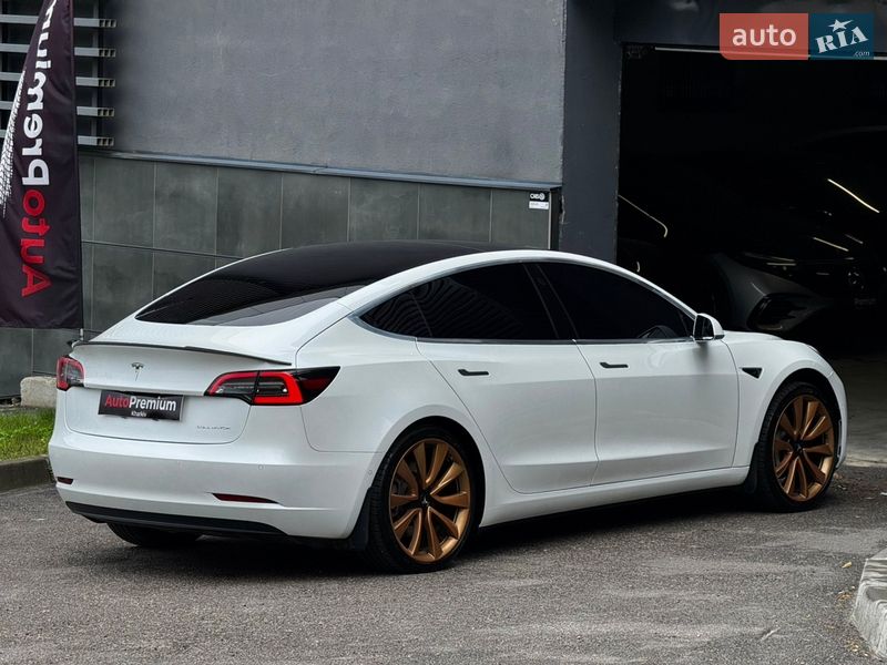 Седан Tesla Model 3 2020 в Харкові