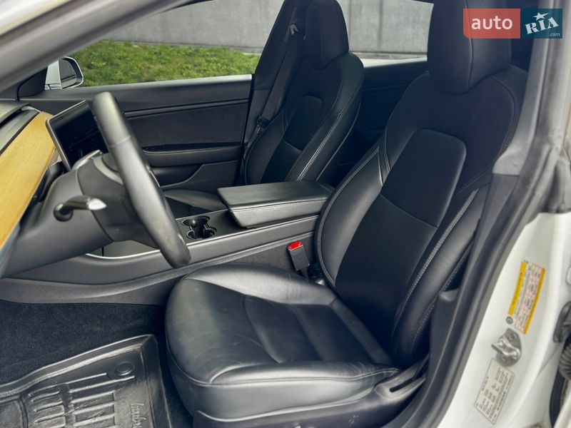 Седан Tesla Model 3 2020 в Харкові