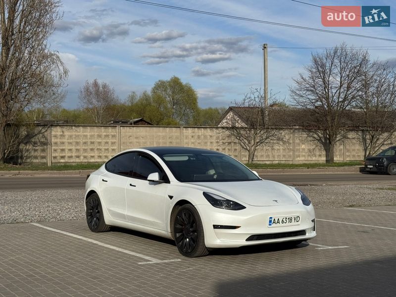 Седан Tesla Model 3 2023 в Києві