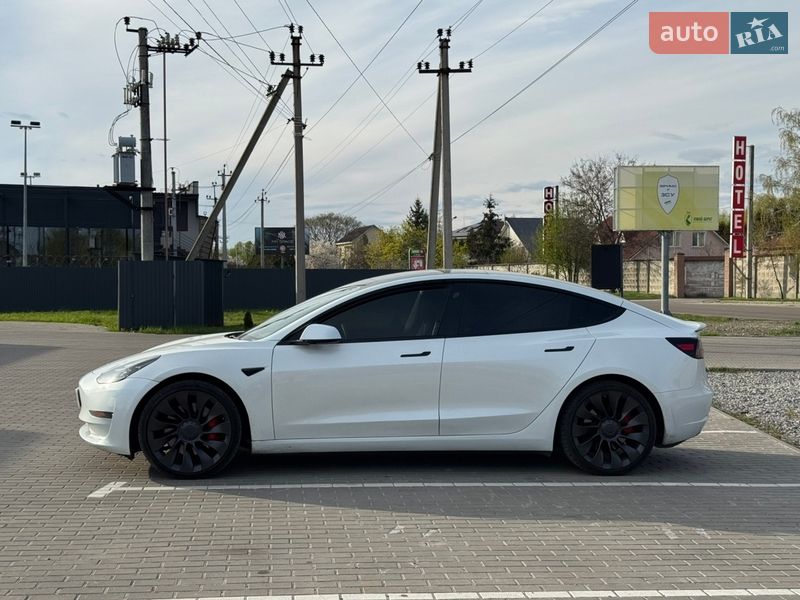 Седан Tesla Model 3 2023 в Києві
