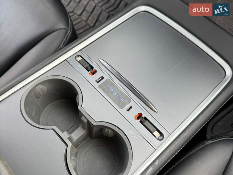 Седан Tesla Model 3 2023 в Києві