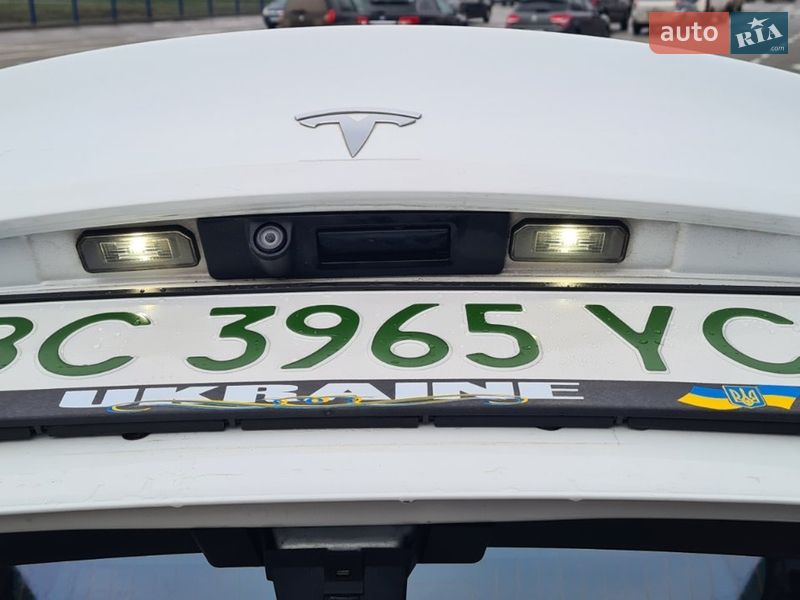 Седан Tesla Model 3 2017 в Нововолынске