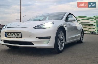 Седан Tesla Model 3 2017 в Нововолинську