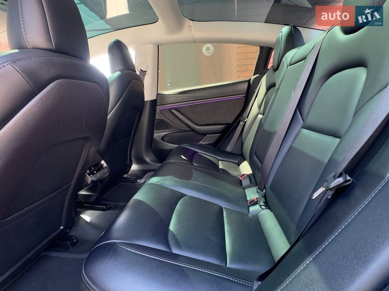 Седан Tesla Model 3 2019 в Виннице
